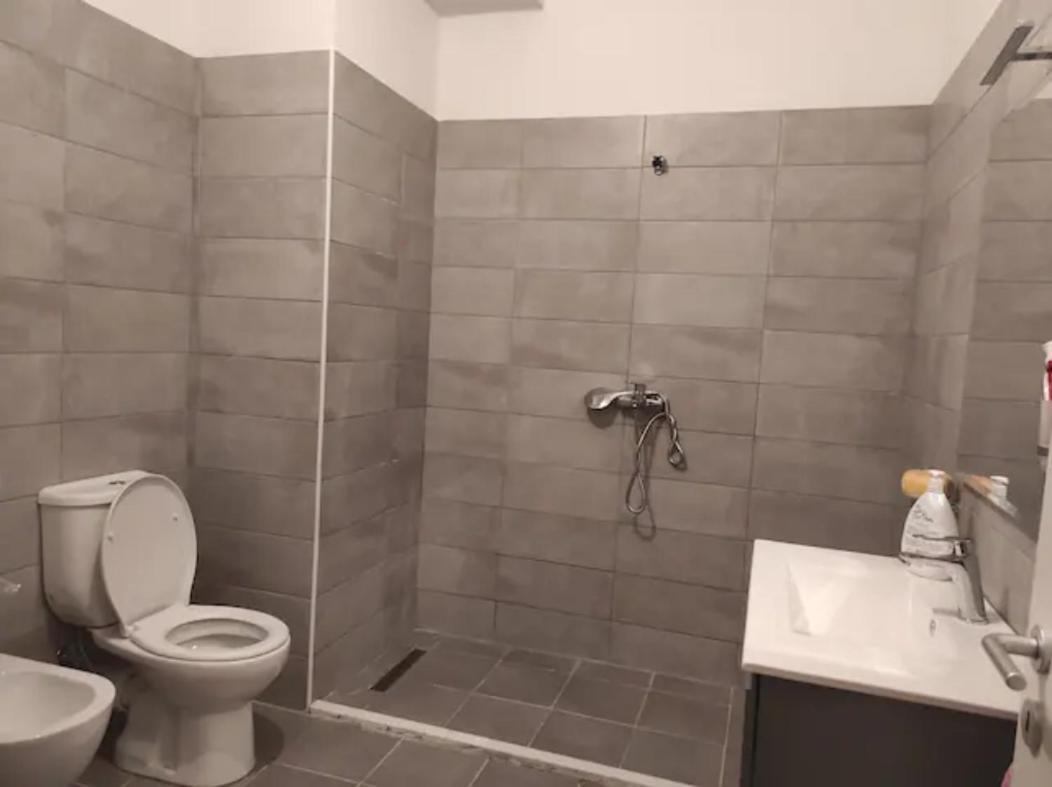 Modern Apartment In تيرانا المظهر الخارجي الصورة